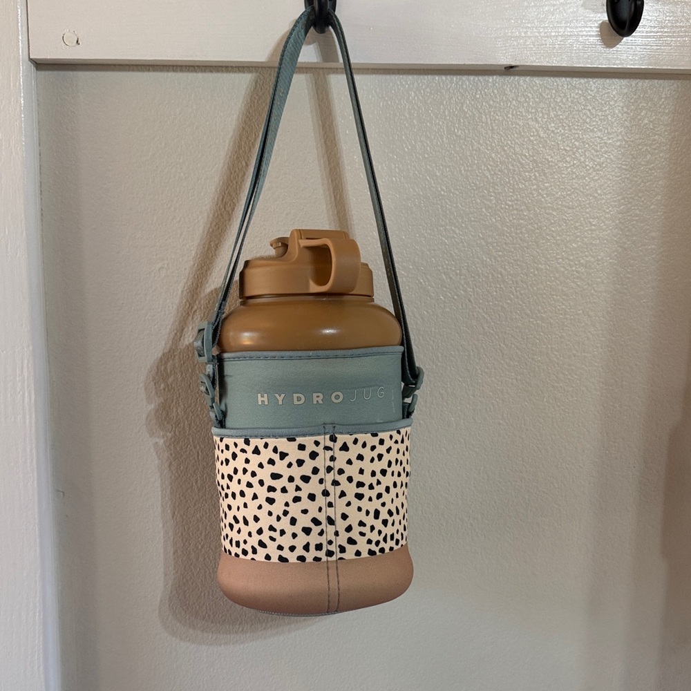 HydroJug with Cream and Teal Sleeve